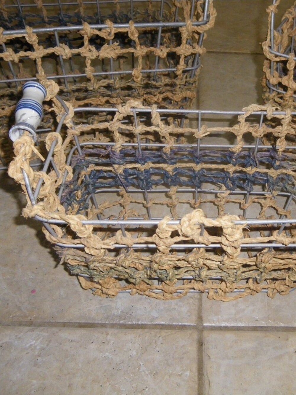 3 Wire & Rope Rigid Basket Set w/ Earthenware Handles - Picture 4 of 5